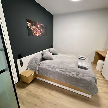 Location ! Opera View Next To Alexander Nevsky Cathedral Lägenhet